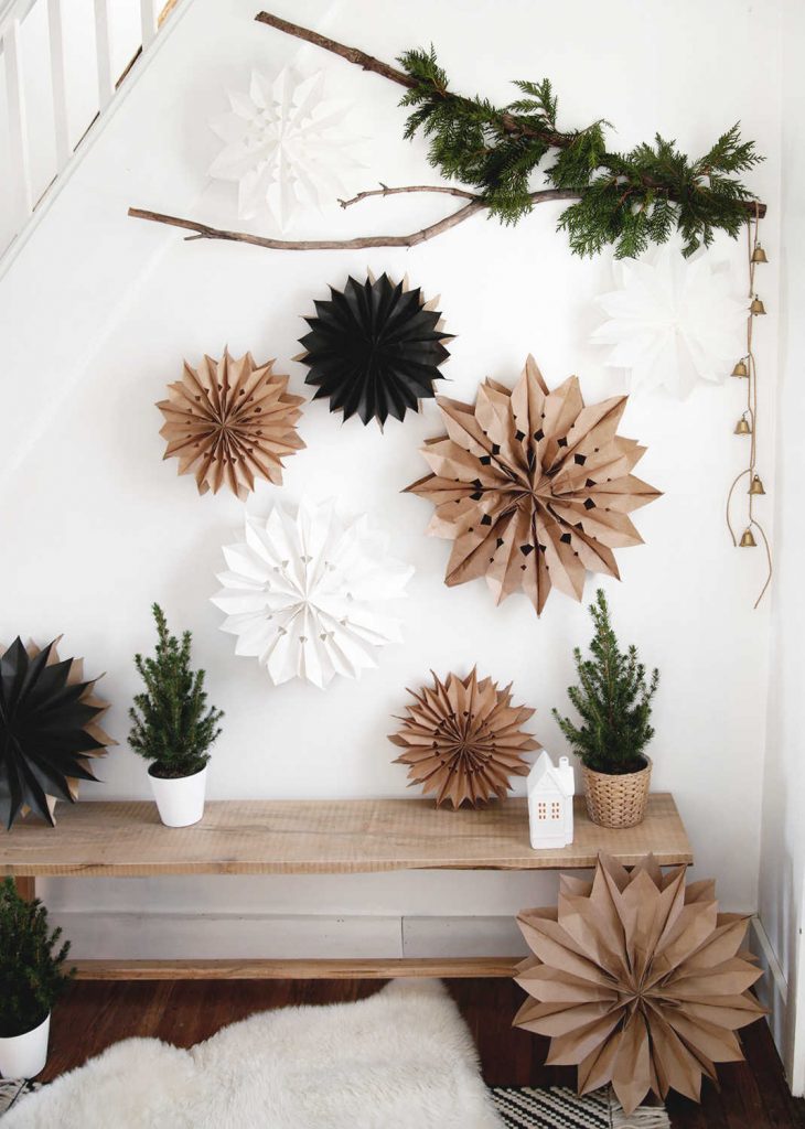 10 Christmas decorations made using natural and compostable materials.