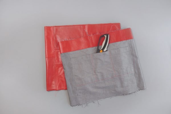 Attaching tote bag lining to outer fabric.
